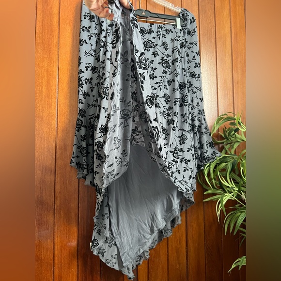 🖤 Gothic Rose Velvet Dress Set – Corset-Style Top & Flowy Skirt (Size L) - Picture 6 of 6